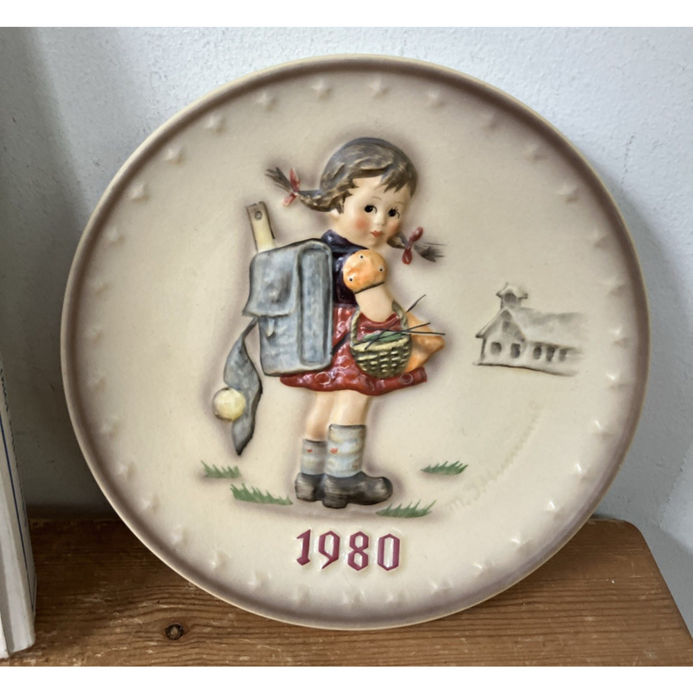 Vintage 1980 Annual Hummel Plate 7.5" HUM273 w Original Box Cute School Girl
